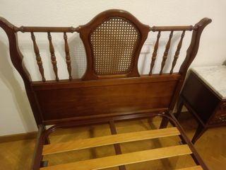 2 camas de nogal 90x180 cm con somier y mesilla