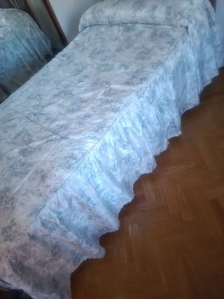 2 camas de nogal 90x180 cm con somier y mesilla