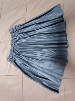 Falda plisada gris niña