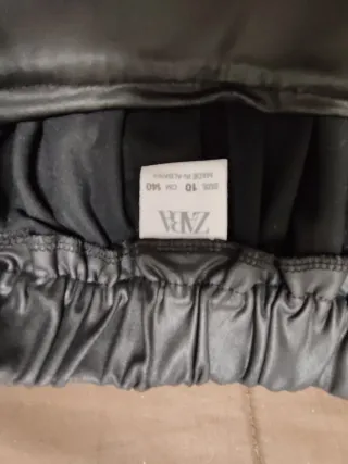 Falda plisada gris niña