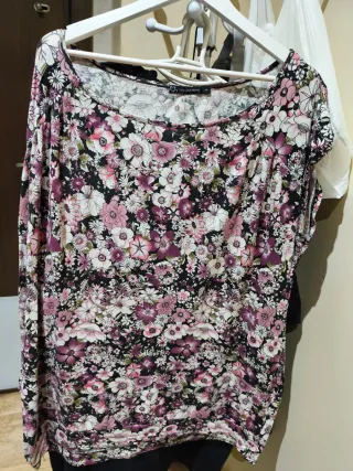 Camiseta floral mujer manga larga