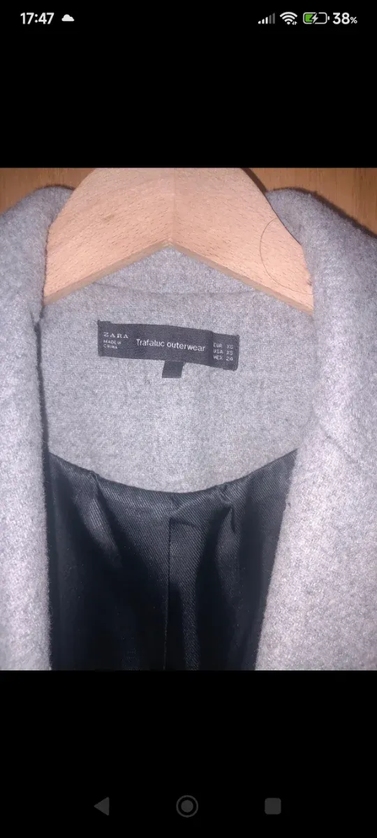 Abrigo Zara corte masculino gris