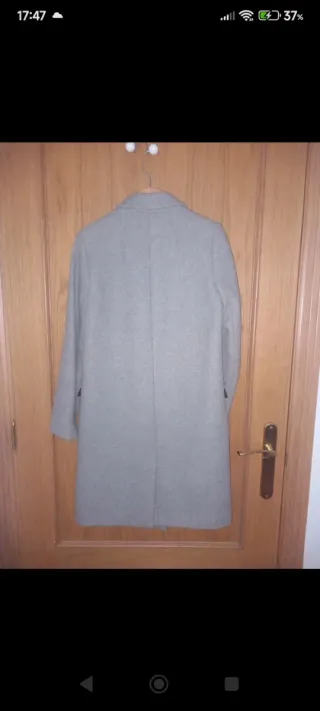 Abrigo Zara corte masculino gris