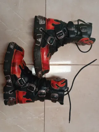 Botas New Rock reactor. Negras y Rojas
