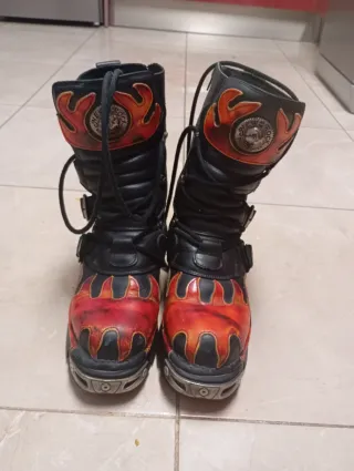 Botas New Rock reactor. Negras y Rojas