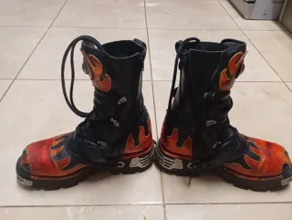 Botas New Rock reactor. Negras y Rojas