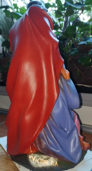 Belén de marmolina pintado a óleo y patinas.