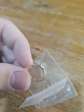 Anillo Oro 9K con Diamante talla 10