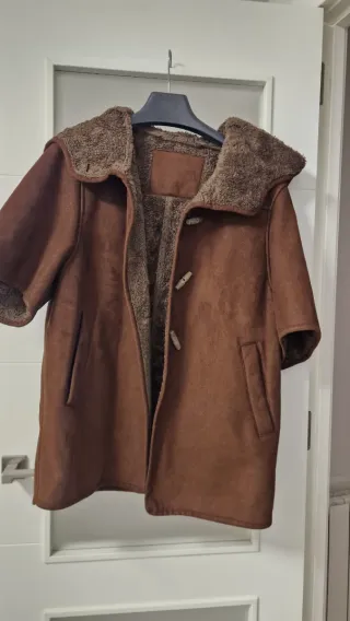 Abrigo/parka marrón con capucha