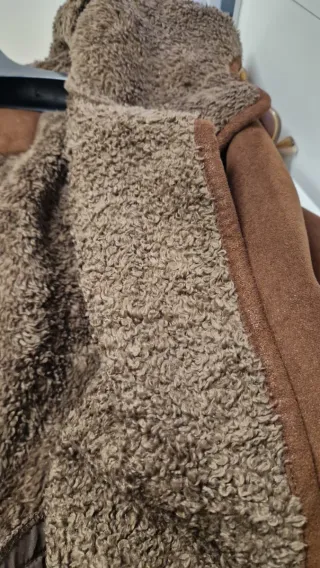 Abrigo/parka marrón con capucha