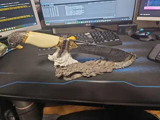 Cuchillo de colección con águila