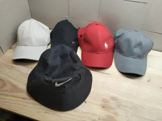 Set di cappelli sportivi