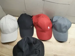 Set di cappelli sportivi