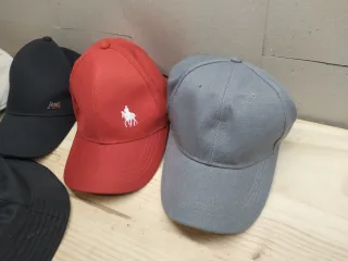Set di cappelli sportivi