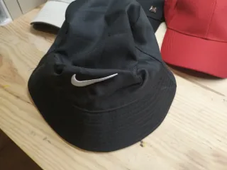 Set di cappelli sportivi