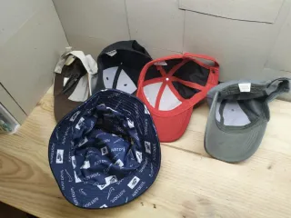 Set di cappelli sportivi