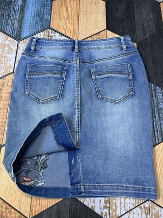 Falda vaquera bordada