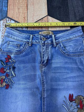 Falda vaquera bordada