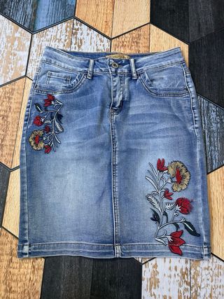 Falda vaquera bordada