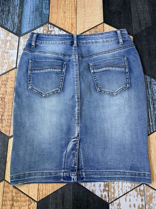 Falda vaquera bordada