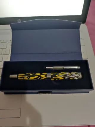 Pluma Madagascar con diseño de lagarto