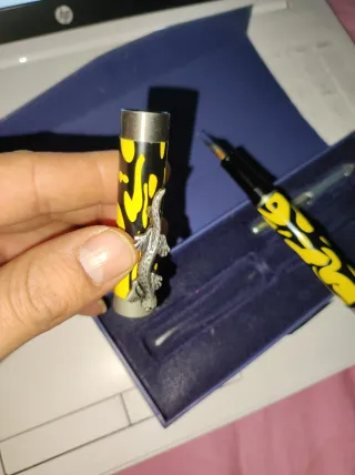 Pluma Madagascar con diseño de lagarto