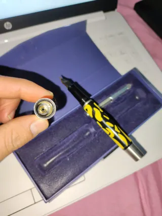 Pluma Madagascar con diseño de lagarto