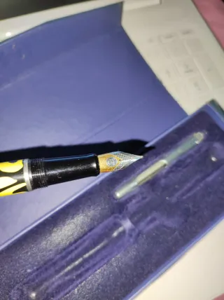 Pluma Madagascar con diseño de lagarto