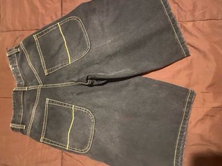 Pantalón corto vaquero oscuro