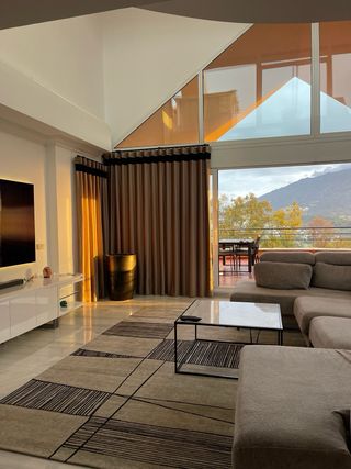 Cortinas de terciopelo marrón y negro