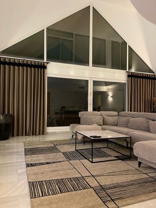 Cortinas de terciopelo marrón y negro