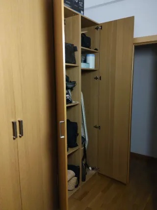 Armarios de madera color beige/marrón