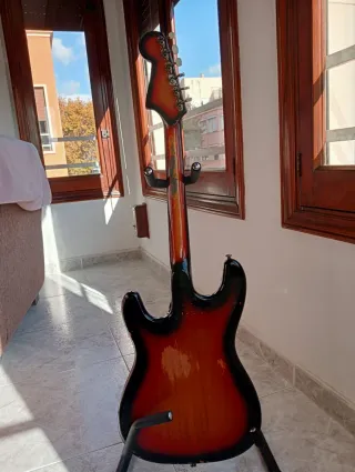 Guitarra Eléctrica Vintage Sonik Sunburst