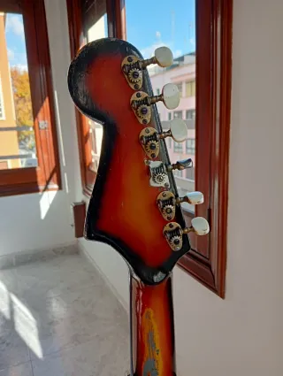 Guitarra Eléctrica Vintage Sonik Sunburst