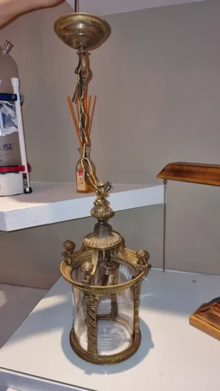 Lámpara antigua de bronce y cristal