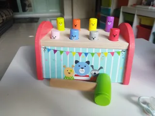 Banco de martillo de madera para niños