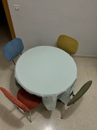 Sillas vintage restauradas. 200€ Por unidad.