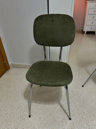 Sillas vintage restauradas. 200€ Por unidad.