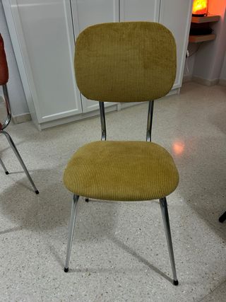 Sillas vintage restauradas. 200€ Por unidad.