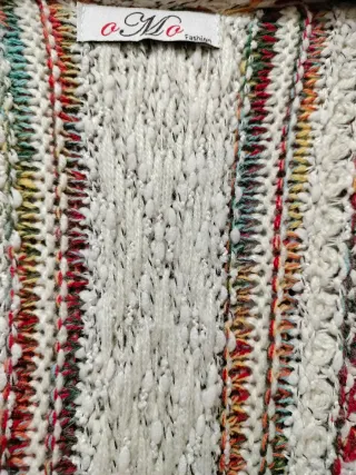 Chaqueta larga de punto con flecos