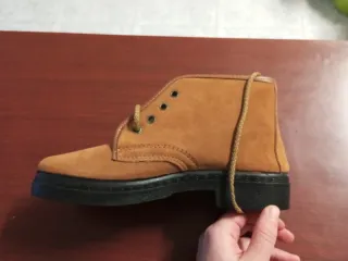 Botín de ante marrón. Segarra