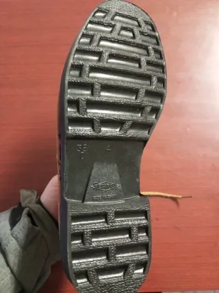 Botín de ante marrón. Segarra