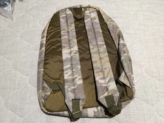 Mochila Dakine camuflaje, nueva sin uso.