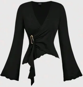 Blusa negra manga acampanada con detalle