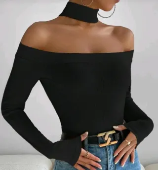 Blusa negra manga acampanada con detalle