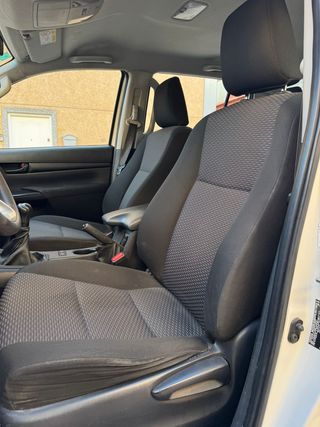 TOYOTA HILUX CABINA DOBLE HARD TOP - AÑO:2021