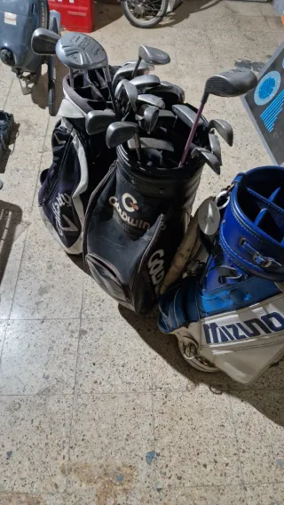 Bolsa de palos de golf con palos