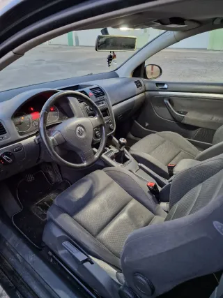 Volkswagen Golf 2004