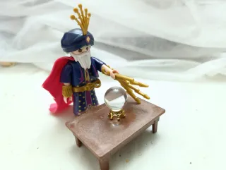 Playmobil Mago con capa rosa