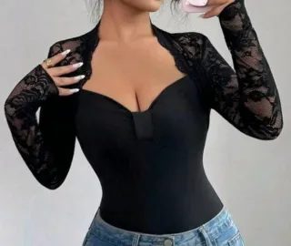 Top Negro Hombros Descubiertos Dorado